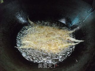 炸酥脆小鱼的做法步骤：4
