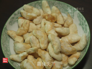 香菇焖菱角的做法步骤：2