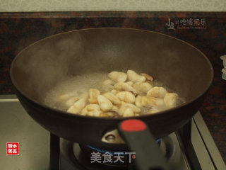 香菇焖菱角的做法步骤：9