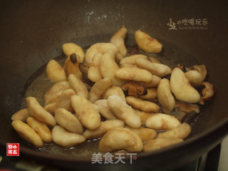 香菇焖菱角的做法步骤：10