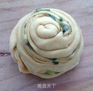 红薯孜然香葱油酥手抓饼的做法步骤：16