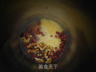 红豆小米糊的做法步骤：2