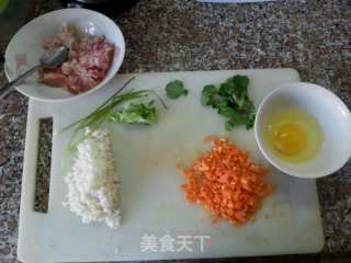 马蹄肉蛋卷的做法步骤：2