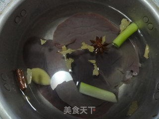 盐水猪肝的做法步骤：2