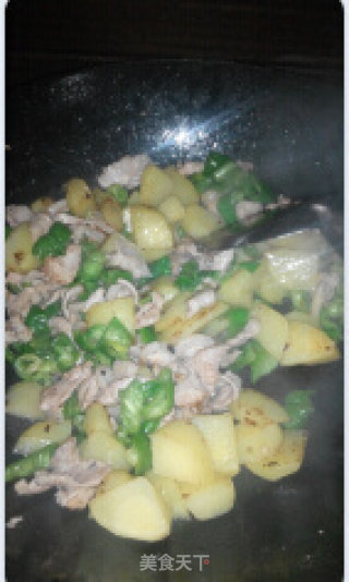辣椒土豆炒肉的做法步骤：4
