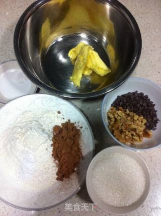坚果巧克力酥香饼干的做法步骤：1