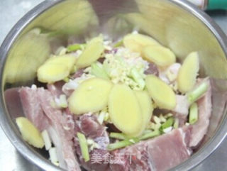 蒜香烤排骨（电烤箱版制作）的做法步骤：2