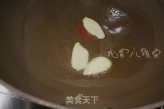 奶香鲜菇鲫鱼汤的做法步骤：2
