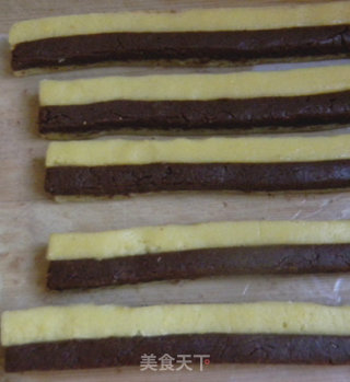 双色小棋格饼干的做法步骤：8