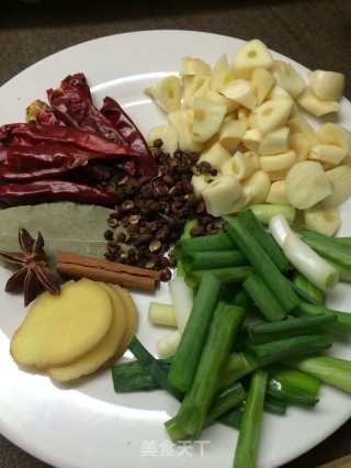 鸡肉蘑菇炖土豆的做法步骤：2