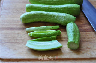 油辣醉黄瓜的做法步骤：1