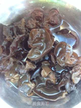 四季豆小蘑菇滑炒肉的做法步骤：2
