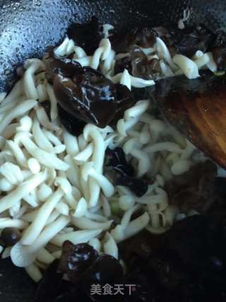 四季豆小蘑菇滑炒肉的做法步骤：8