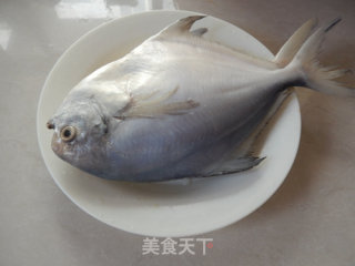 红烧鲳鱼的做法步骤：1