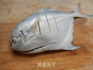 红烧鲳鱼的做法步骤：2