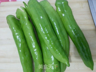 尖椒炒肉片的做法步骤：1