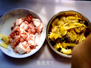 酸菜炒鸭块的做法