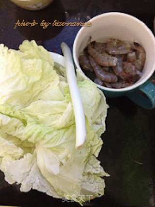 白菜炒虾的做法步骤：1