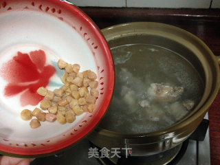 猪骨鱿鱼萝卜汤的做法步骤：7