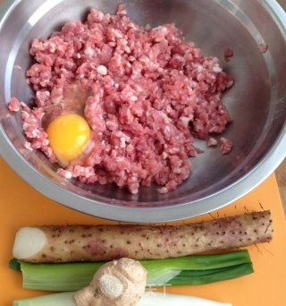 羊肉山药丸子汤的做法步骤：1
