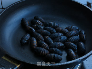 香葱炒茧蛹的做法步骤：3