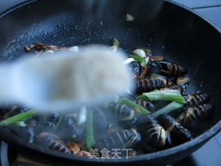 香葱炒茧蛹的做法步骤：9