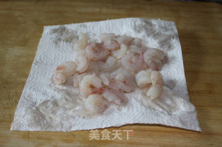 咖喱虾仁通心面的做法步骤：1