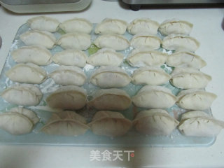佛手瓜三鲜锅贴的做法步骤：9