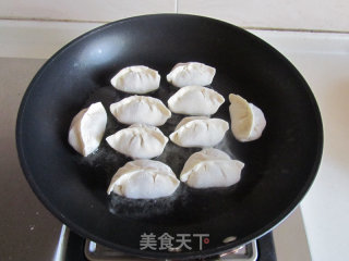 佛手瓜三鲜锅贴的做法步骤：10