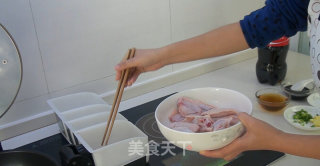 可乐鸡翅的做法步骤：1