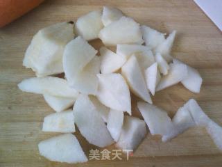 雪梨胡萝卜汁的做法步骤：2