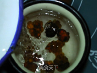 红豆桃胶银耳羹的做法步骤：2