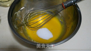 香橙戚风奶油蛋糕卷的做法步骤：6
