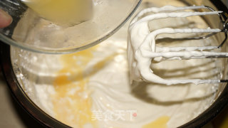 香橙戚风奶油蛋糕卷的做法步骤：17