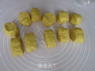 小脚丫肉松包的做法步骤：8