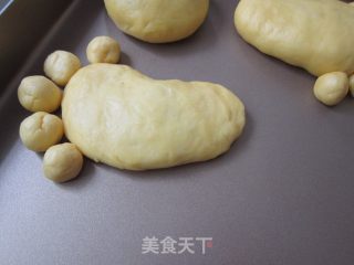 小脚丫肉松包的做法步骤：11