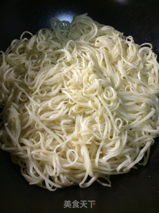 五彩虾仁香煎两面黄的做法步骤：4