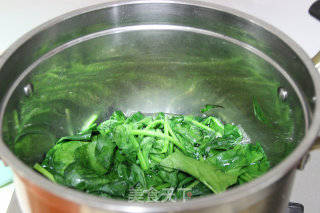 菠菜炒鸡蛋的做法步骤：2