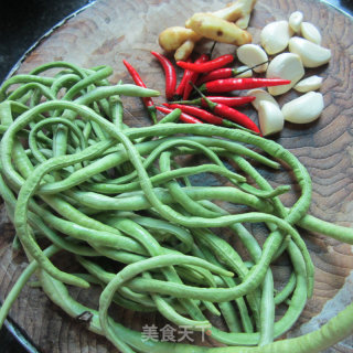 香焖鲜豆角丁的做法步骤：1