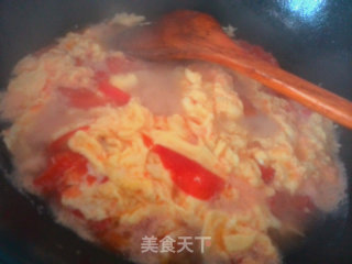 龙利鱼番茄鸡蛋汤【子璇家】的做法步骤：2