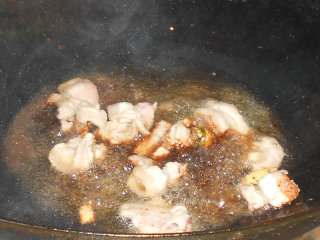 香菇木耳炒肉片的做法步骤：2