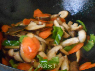 香菇木耳炒肉片的做法步骤：3