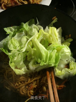 香肠时蔬炒面的做法步骤：9