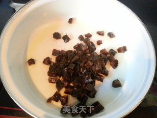 酱黄瓜炒鸡丁的做法步骤：5