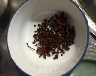 香菇焖鸡的做法步骤：3