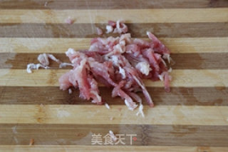 肉丝炒面煎馄饨的做法步骤：2