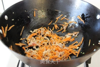 肉丝炒面煎馄饨的做法步骤：6