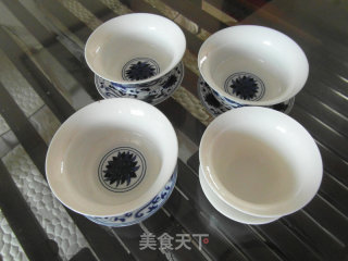 蒸蛋糕－初次试验不用烤箱的烘焙的做法步骤：1