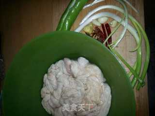 干煸肥肠的做法步骤：1