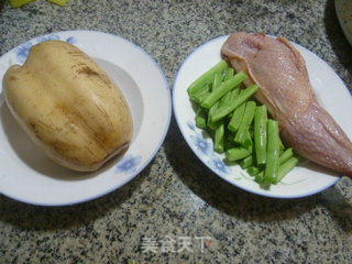 梅豆腊鸡腿炒莲藕的做法步骤：1